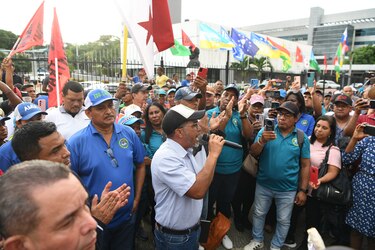 Docentes divididos tras acuerdo con el Meduca para reactivar clases el 14 de julio