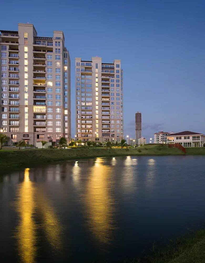 La fascinante historia de la exfuncionaria millonaria