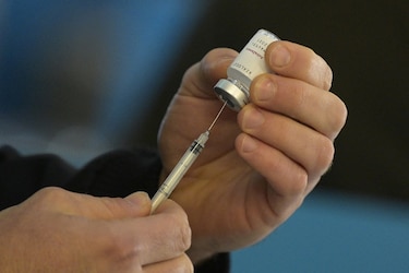 Estados Unidos donará 14 millones de dosis de vacunas anticovid adicionales a Latinoamérica a través del programa Covax