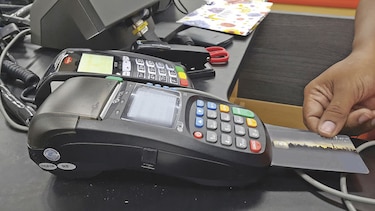 $1,924 millones suman deudas con tarjetas