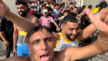 Las impactantes imágenes del cruce de más de 50,000 migrantes de Marruecos a España por la frontera de Ceuta