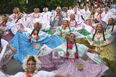 Panamá rinde honores a sus símbolos patrios