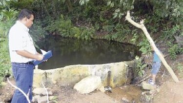 Sitio Romel no tiene derecho al agua sana