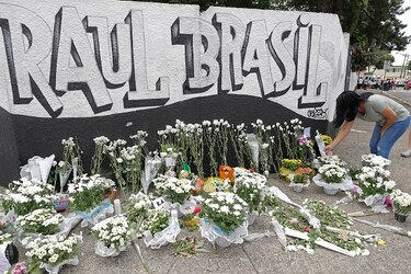 Multitudinario adiós a las víctimas de matanza en colegio de Sao Paulo