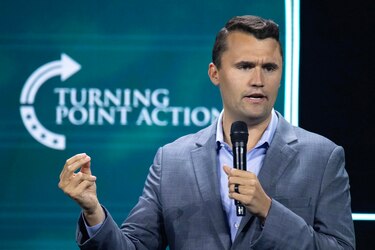 Ultraconservadores de Estados Unidos despedirán a Charlie Kirk entre ataques a la libertad de prensa