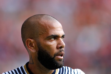 La víctima de Dani Alves pide que siga preso tras cuestionar su última versión