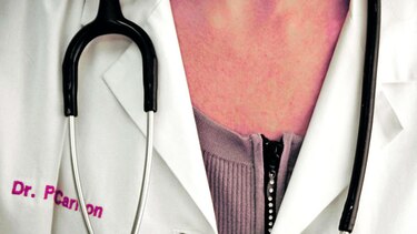 Médicas ganan menos que ellos