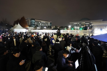 La imposición de la ley marcial en Corea del Sur castiga al won y la cotización de Samsung