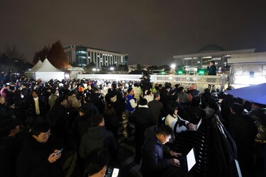 La imposición de la ley marcial en Corea del Sur castiga al won y la cotización de Samsung