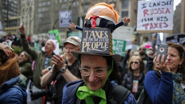 Manifestantes exigen que Donald Trump revele sus impuestos