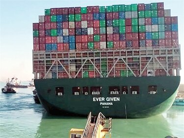 Tripulantes del  Ever Given siguen atrapados  en Suez