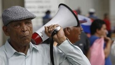 Fernández acusa al Gobierno de violar los derechos de los jubilados