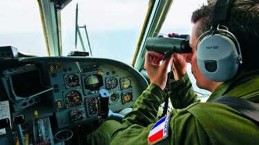 Buscan cajas negras de avión egipcio