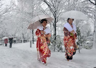 Miles de pasajeros bloqueados por la nieve en el norte de Japón