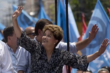 Presidenta Rousseff blanco de acusaciones sobre Petrobras a dos días de elecciones