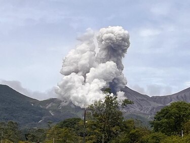 Volcán Rincón de la Vieja mantiene actividad similar a años anteriores en Costa Rica