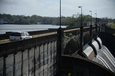 Anuncian cierre temporal del puente vehicular sobre la represa de Madden