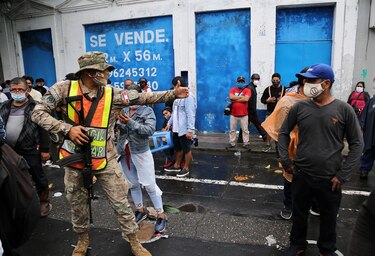 Más de 200 policías muertos y 15,000 contagiados con Covid-19 en Perú