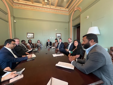 La CEO de la empresa panameña Wisy, participó en una reunión con legisladores de Estados Unidos sobre la regulación de la IA