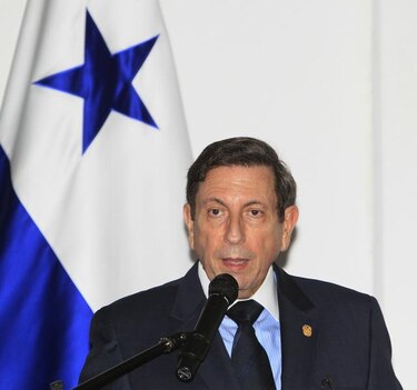 Confirman viaje de Martinelli a Caracas por pagos zona franca