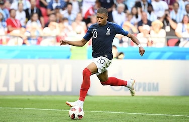Mbappé rechaza ser comparado con Pelé: 'Es de otra categoría'