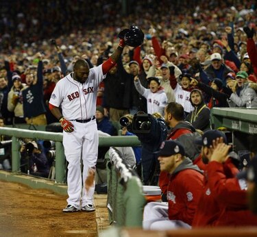 Boston saca ventaja de los errores de San Luis