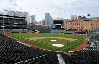 Primer partido a puertas cerradas en 145 años de béisbol