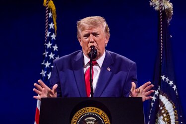 Trump pone en duda la integridad del sistema electoral y denuncia interferencias de China