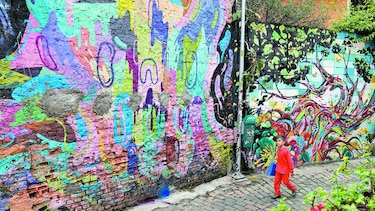 Eliminan murales