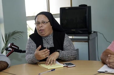 Una religiosa  ‘medio robot’