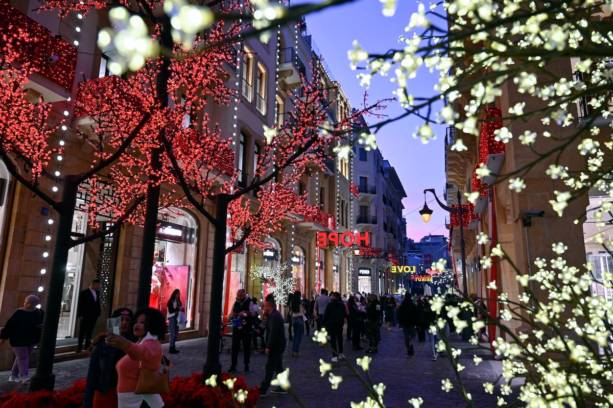 Así se ilumina el mundo para recibir la Navidad