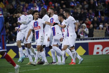 Soler y Bernat le evitan un sofoco al PSG
