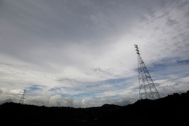 Interconexión eléctrica Panamá-Colombia avanza con apoyo político y financiero, pero espera el aval indígena
