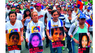 Oposición completa marcha