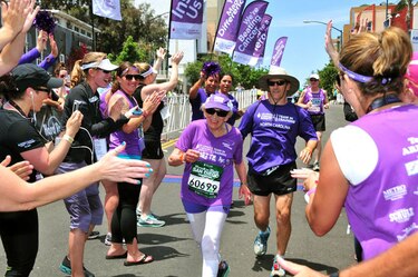 Nuevo récord Guinness: abuela de 92 años logra terminar maratón de 42 kilómetros en siete horas