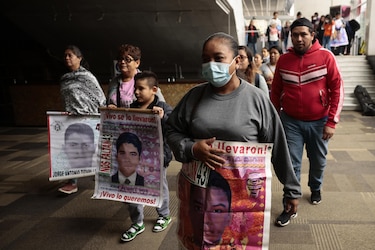 Presidente de México llama a fiscal tras liberación de 8 militares por el caso Ayotzinapa