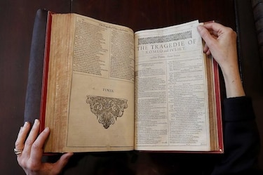 Ejemplar de la primera antología de Shakespeare vendido por $2.7 millones
