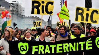 Gobierno francés propone recortes fiscales para enfrentar crisis de los 'chalecos amarillos'