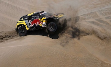 Loeb gana su tercera etapa del Dakar y escala al segundo lugar en autos