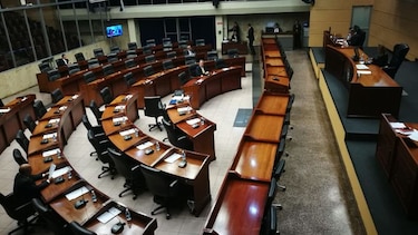 Ausencia de mayoría de diputados en segundo día de sesiones extraordinarias