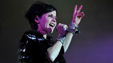 Cantante de The Cranberries Dolores O'Riordan se ahogó debido a intoxicación alcohólica