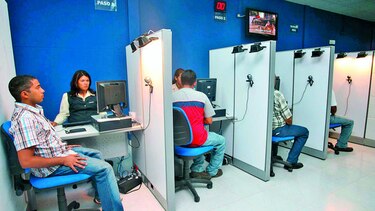 Declaran desierta licitación para confección de licencias