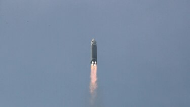 Japón activa sistemas de alerta en Okinawa ante posible lanzamiento de satélite norcoreano