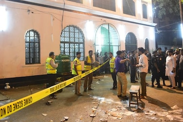 EI se atribuye explosión contra reunión Ashura en Bangladesh