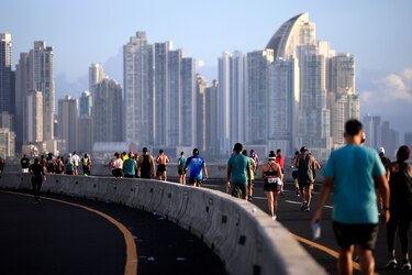 Jorge Castelblanco domina el Maratón Internacional de Panamá 2025